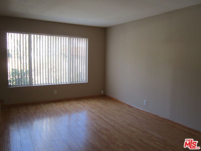 Building Photo - 5275 Colodny Dr