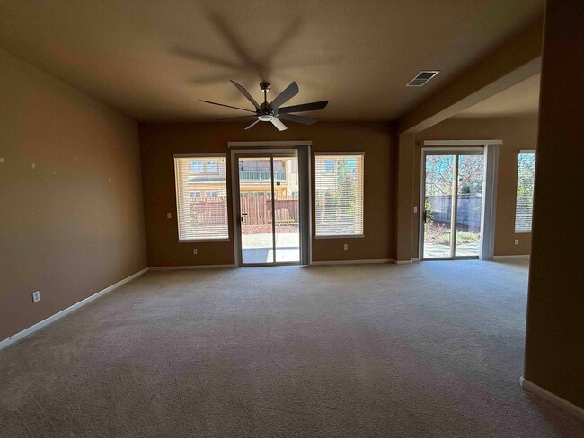 Building Photo - Absolutely Gorgeous Home in Gated Rosevill...
