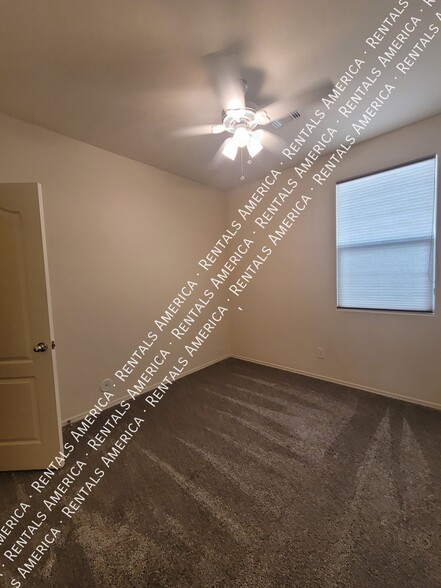 Building Photo - 21021 E Pecan Ln