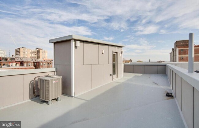 Building Photo - 909 N 15th St