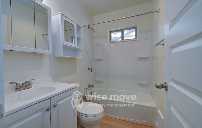Building Photo - 2 Bedroom Home with Garage- Corner Lot!