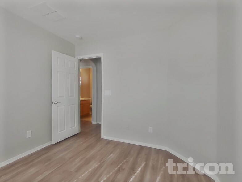 Building Photo - 10268 W Sands Dr