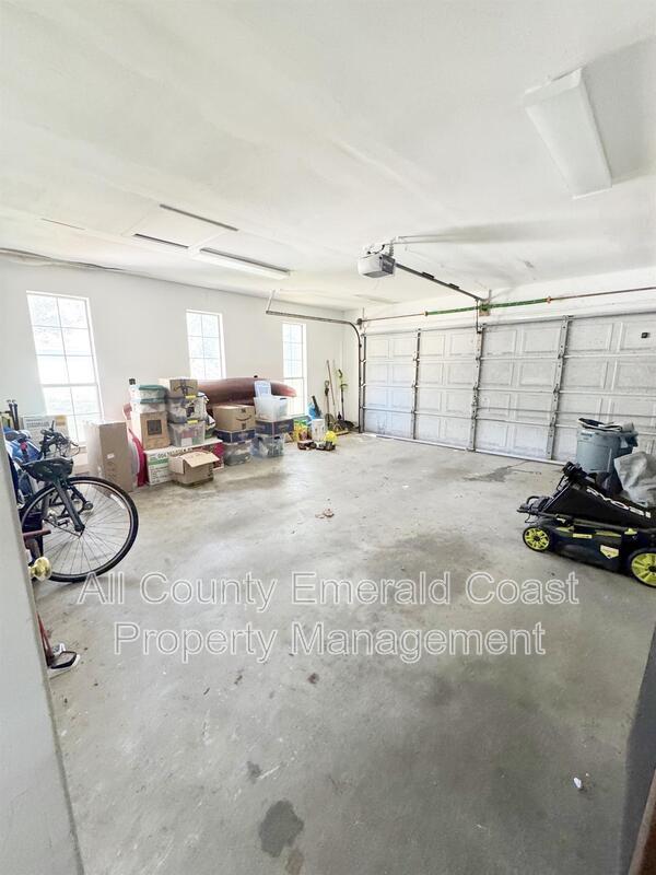 Building Photo - 1126 Bay Ct