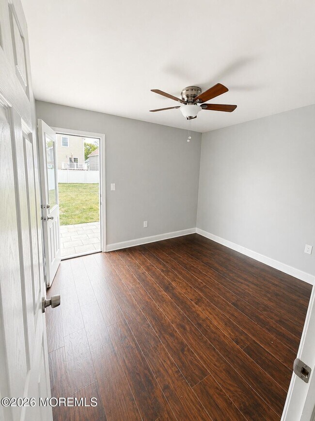 Building Photo - 194 2nd St