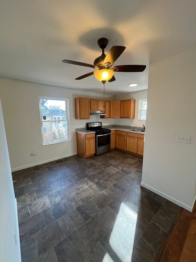 Building Photo - 2 bedroom, 1 bath House: Available Now or July 2026 (price is subject to change)