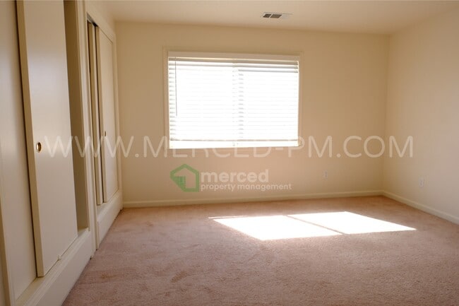 Building Photo - 15290 Sunset Dr