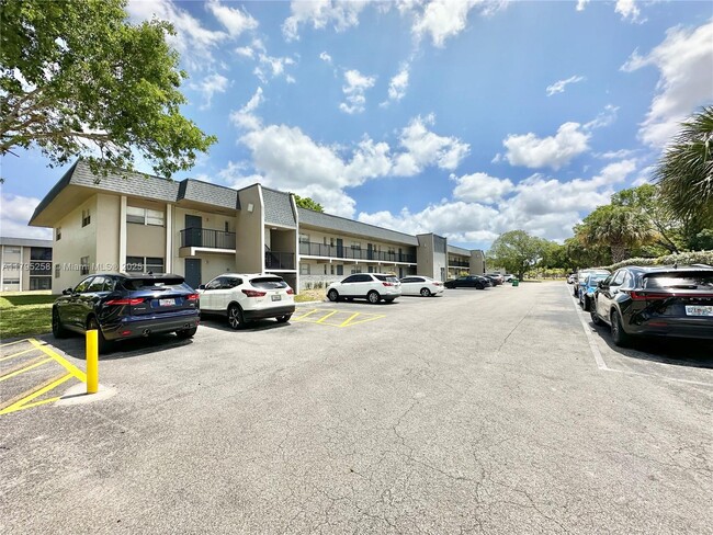 Building Photo - 8051 S Colony Cir