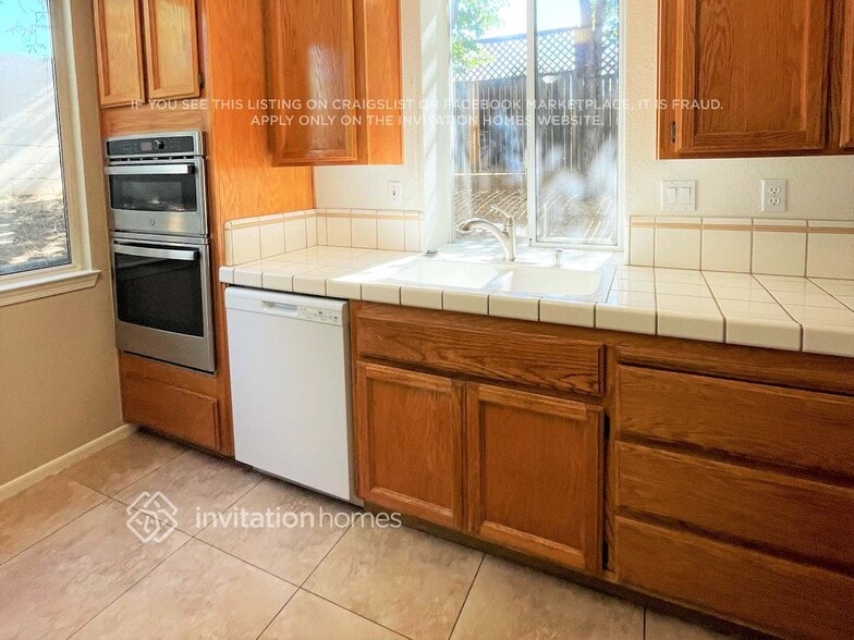 Building Photo - 2245 Fallwater Ln