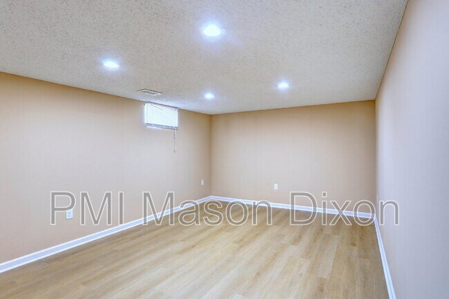 Building Photo - 8523 Fieldway Dr