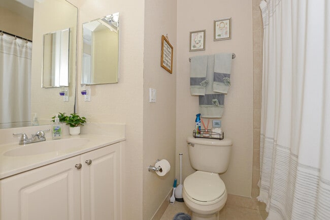 Building Photo - 9949 E Villa Cir