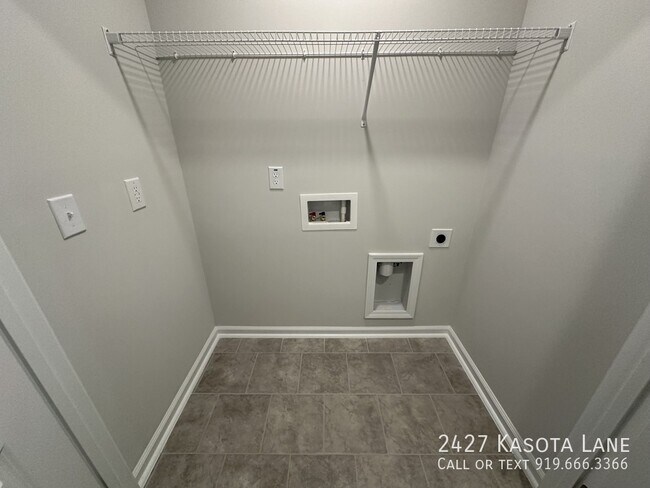 Building Photo - 2427 Kasota Ln