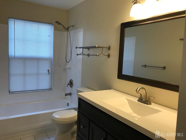 Building Photo - 601 Hampshire Dr