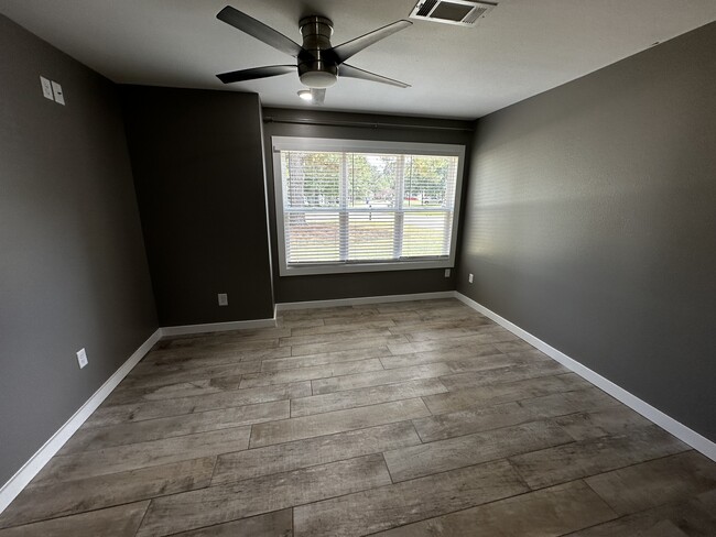 Building Photo - 68 Brierwood Cir