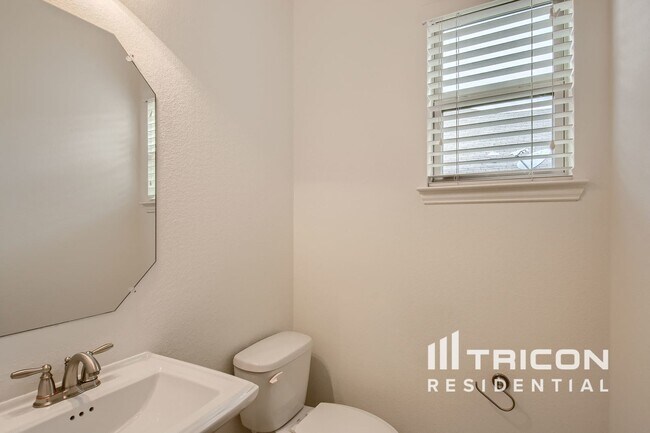 Building Photo - 5024 Kestrel Dr