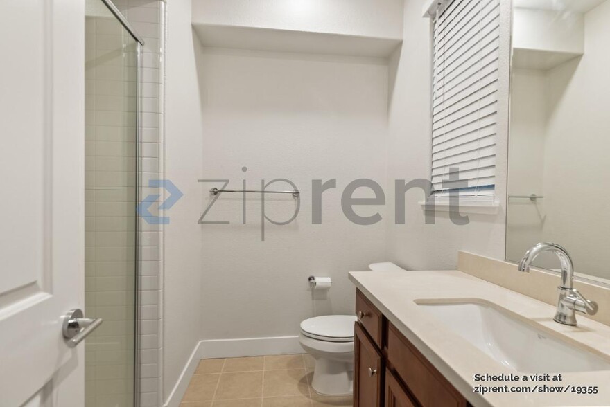 Building Photo - 1752 Hazelnut Ln