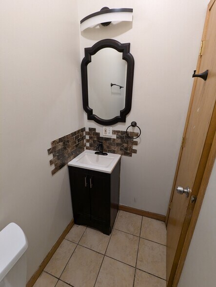 Half Bath - 3212 W Warren Blvd