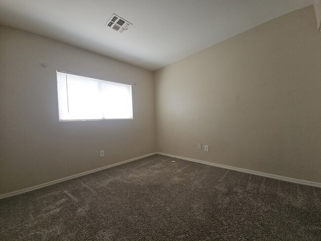 Building Photo - 8547 E Lobo Ave