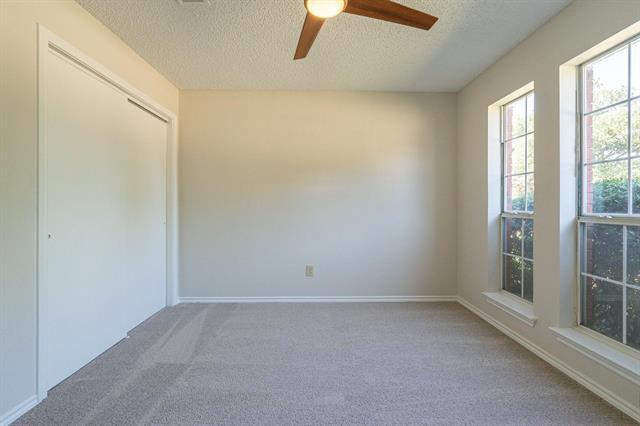 Building Photo - 2507 Meadowview Dr
