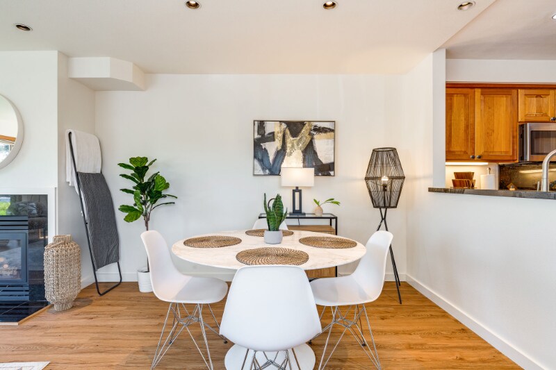 Building Photo - 2026 Fairview Ave E