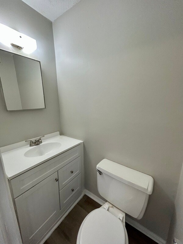 Building Photo - 1464 Sherwood Dr