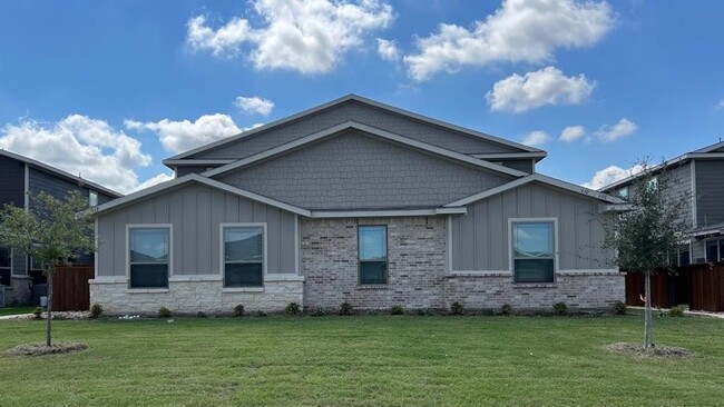 Building Photo - 600 Harvest Moon Dr