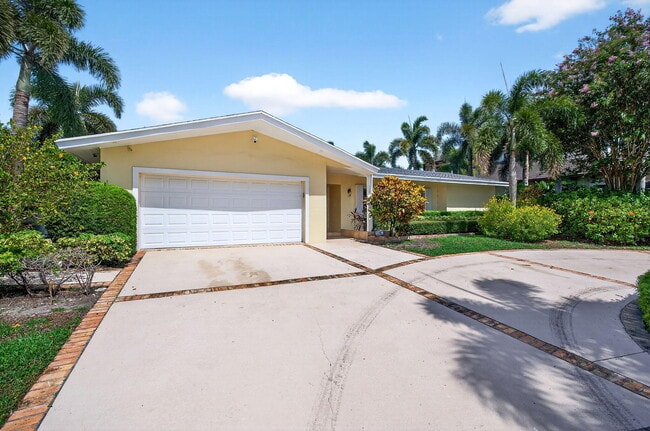 Building Photo - 728 Waterway Dr