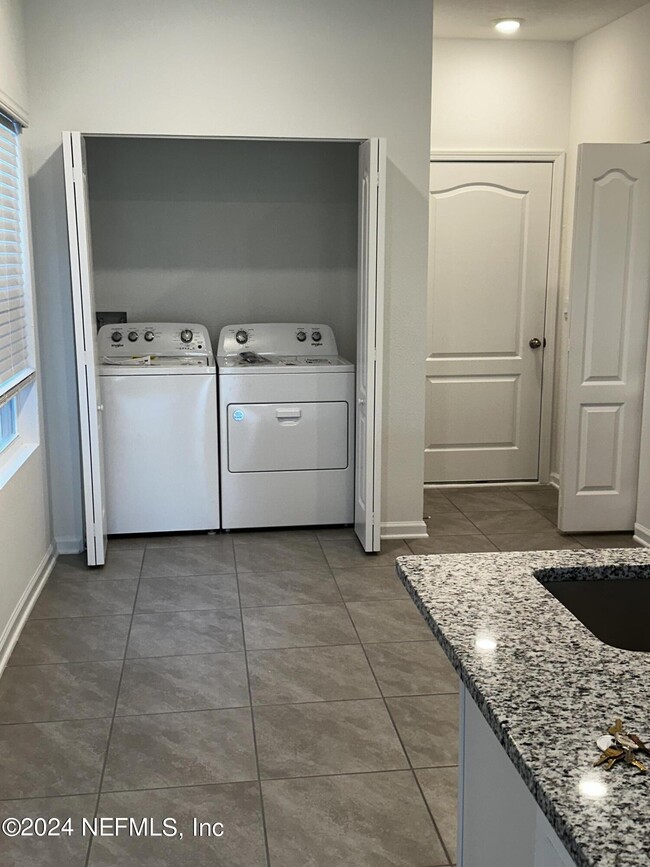 Building Photo - 35 Tidal Bch Ave