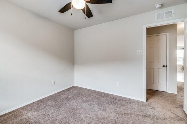 Building Photo - 369 Magma Dr