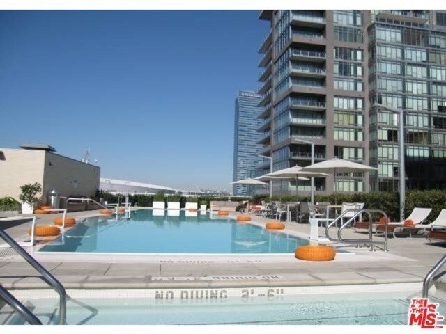 Building Photo - 1155 S Grand Ave