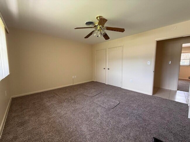 Building Photo - 4007 Greenwood Dr