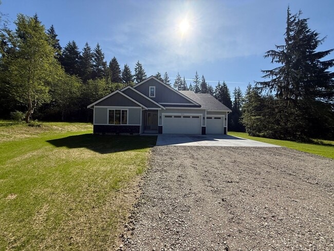 Spacious home in Bremerton. Apply today t... - Spacious home in Bremerton.  Apply today t...
