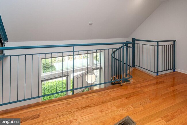 Building Photo - 36 Moore St