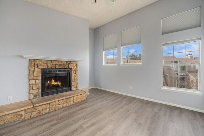 Building Photo - Lake Views in the City! **Move-In Special**