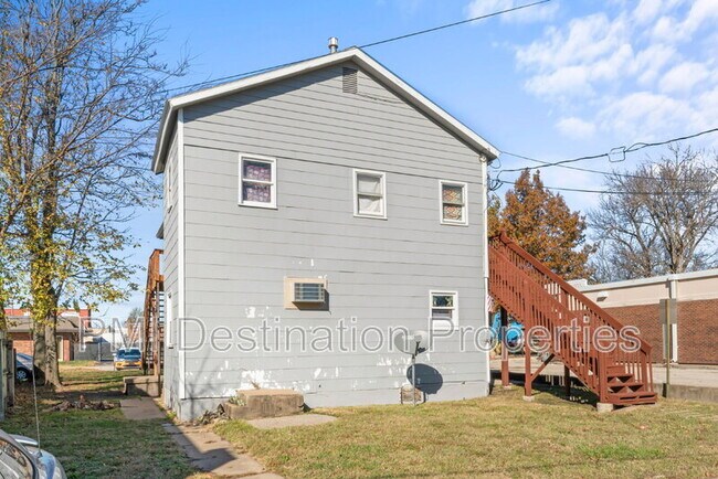 Building Photo - 533 Brown Ave