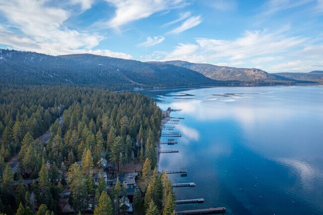 Building Photo - 300 Tomahawk Ave