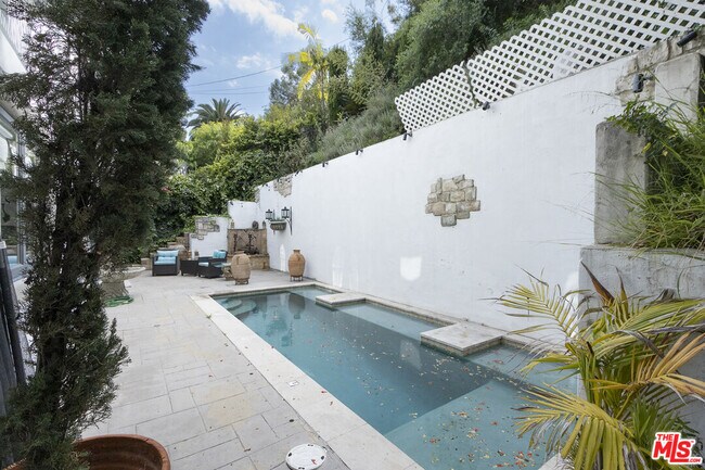 Building Photo - 1407 N Beverly Dr