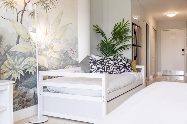 Building Photo - 7904 West Dr