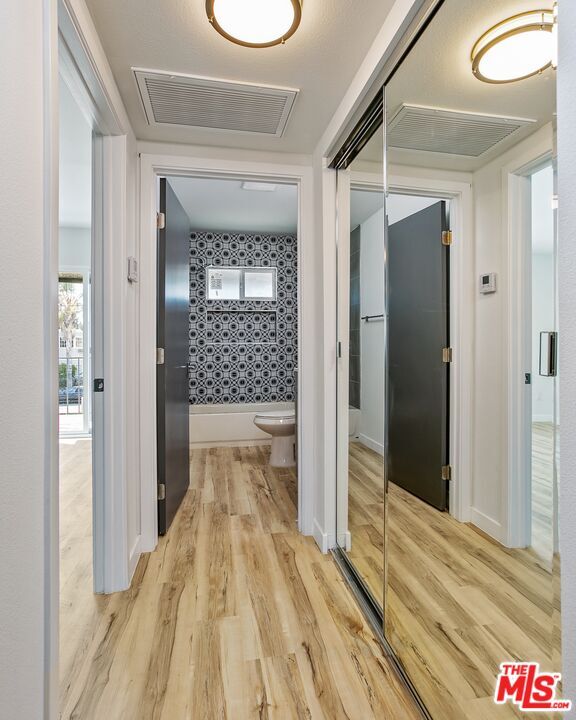 Building Photo - 6640 Woodley Ave