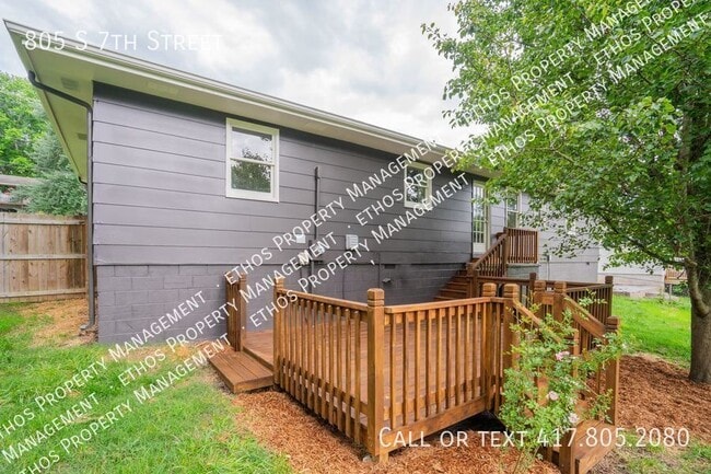 Building Photo - 805 S 7th St