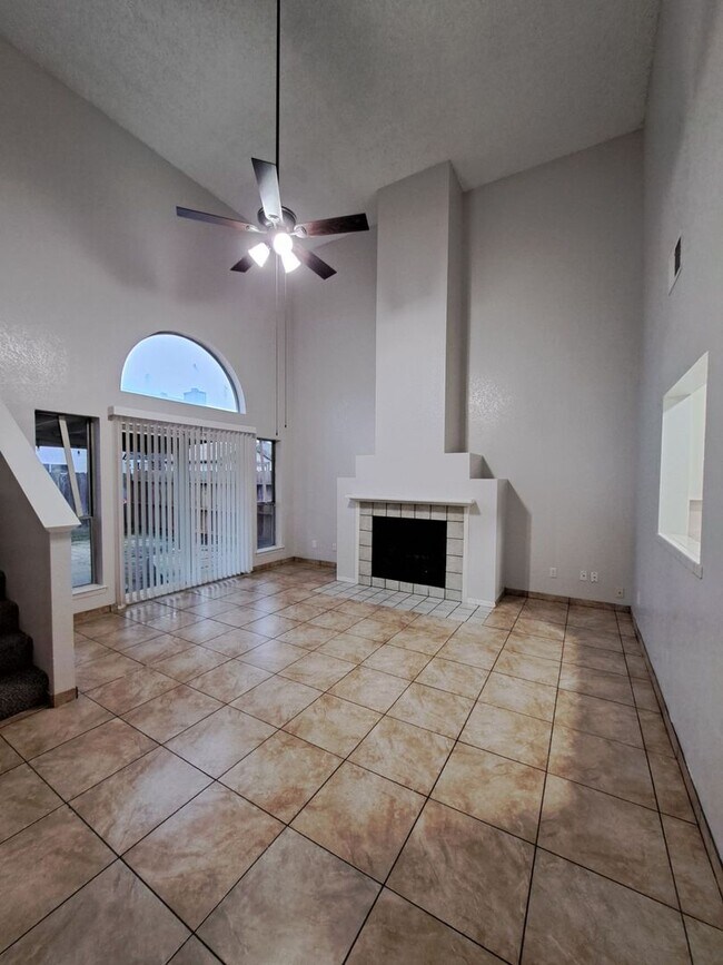 Building Photo - Beautiful 3-Bedroom Fresno Home with Backyard!