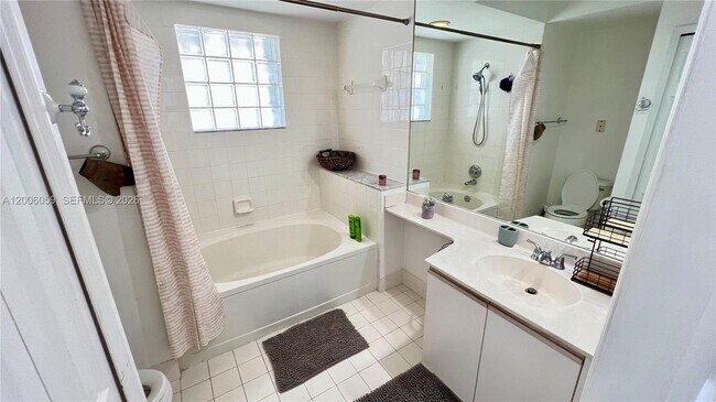 Building Photo - 3255 NE 184th St