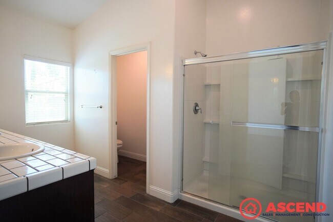 Building Photo - Phenomenal Home In Gossamer Grove!