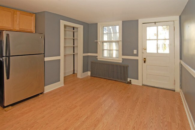 Building Photo - 442 Middle Street