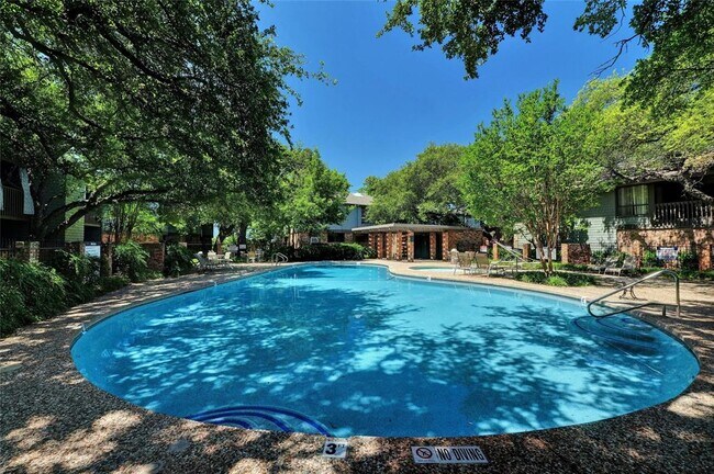 Building Photo - 7122 Wood Hollow Dr