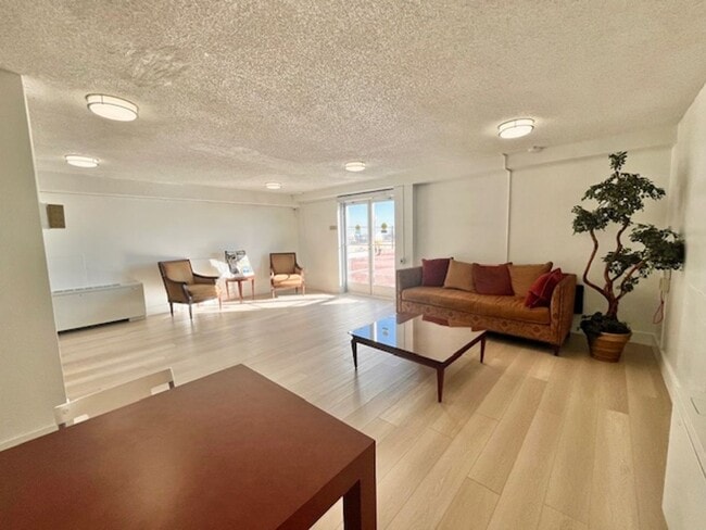 Building Photo - 4515 Willard Ave