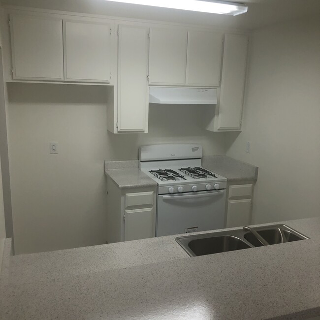 Building Photo - 340 Burchett St