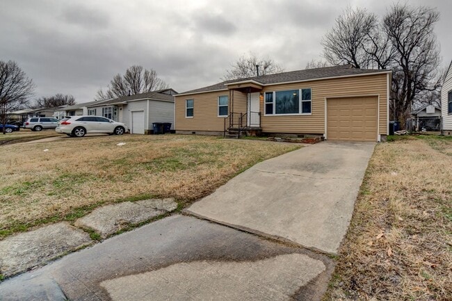 Building Photo - 3 Bed / 1 Bath in Tulsa!