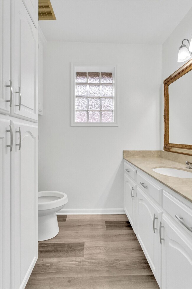 Building Photo - 1909 Castlegate St