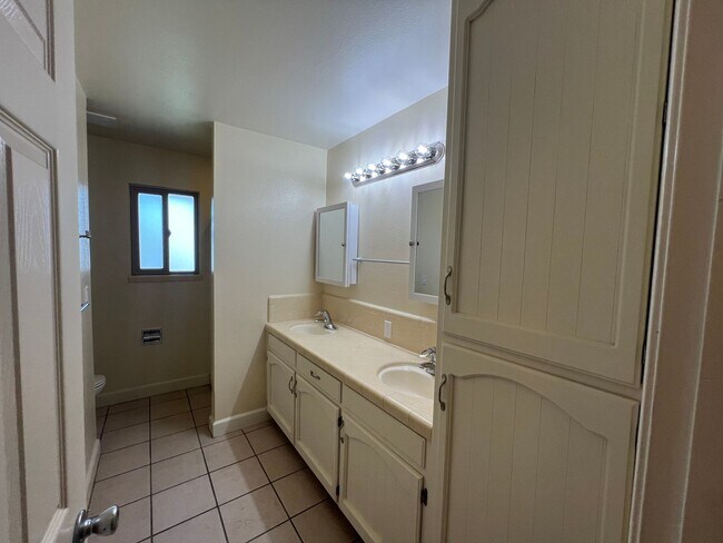 Building Photo - 3 bedroom single story in Manteca!