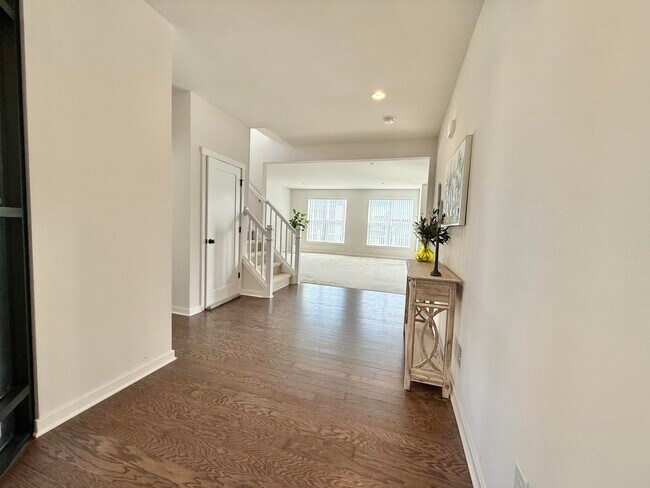 Building Photo - 6394 S Trailwoods Dr